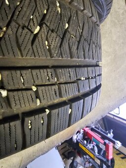 225/45 R19 96V - 2