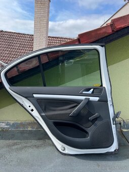 Octavia 2 zadne ľavé dvere - 2
