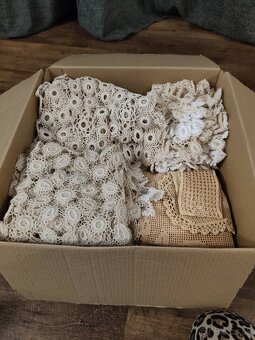 157ks háčkované dečky obrusy - 2