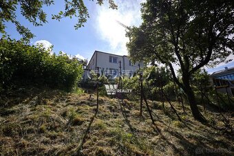 Na predaj: Jedinečný stavebný pozemok so starším rodinným do - 2