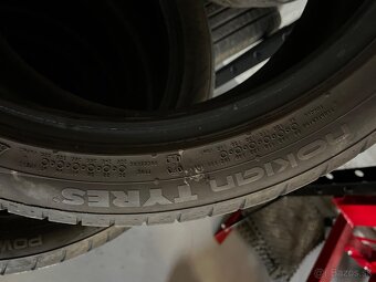 Predam pneu rok 11/2022 5.6 mm mustang gt 2015 napr - 2