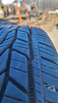 Continental 215/60 R17 - 2