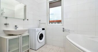 Krasny 2izbovy byt s velkym balkonom blizko centra - 2