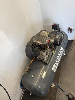 Vzduchový kompresor 200L - LAPADANA - 2