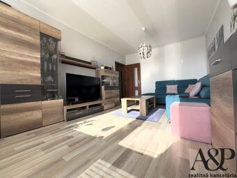 REKONŠTRUOVANÝ VEĽKÝ 3 IZB. BYT S DVOMI BALKÓNMI, 84M2, ROBO - 2