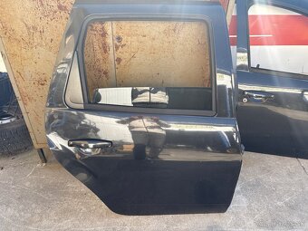 Predam pravé predné a zadné dvere na Daciu Duster 2012 - 2
