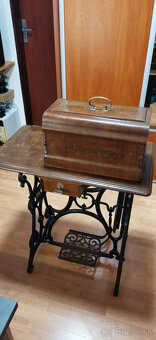 Starožitný šijací stroj značky PFaFF - 2