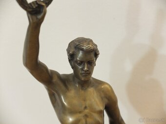 BRONZOVÁ POSTAVA-HANS KECK KOLEM 1900 - 2