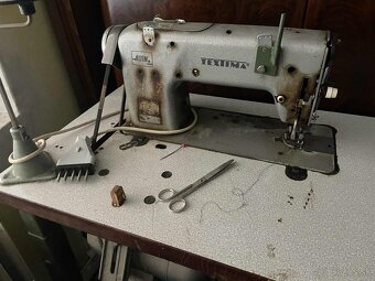 Sijaci stroj a overlock - 2