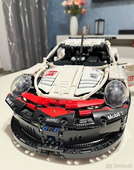LEGO Technic Porsche 911 RSR 42096 - 2