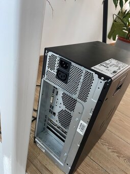 Kancelársky počítač Fujitsu - 2