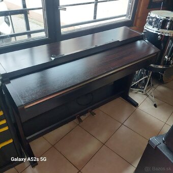YAMAHA CLAVINOVA CLP-920 - 2