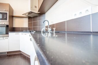 NA PREDAJ 3-izbový byt s loggiou na 8. poschodí – ulica Ľudv - 2