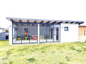 Zasklevanie balkonou, logií a teras-altankov. - 2