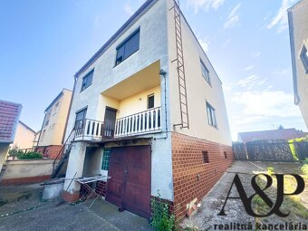 4 IZB. RODINNÝ DOM S GARÁŽOU, POZEMOK 1056M2, ROVENSKO, okr. - 2