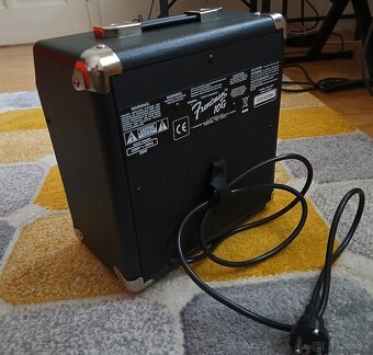 Kombo_ Fender....model frontman10g - 2