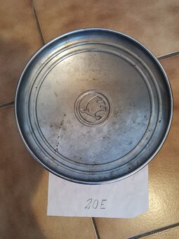 Škoda 100 - puklica - 2