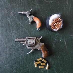 Revolver Bull dog 320 a miniaturní ptáčnice 6mm flobert - 2
