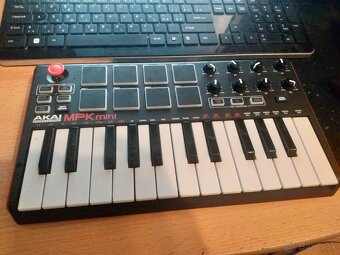 Predám Akai mpk mini - 2