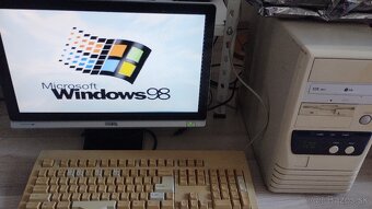 Predám stolný počítač Intel Pentium - 2
