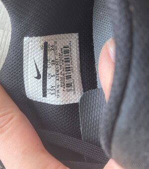 Chlapčenské kopačky Nike veľ. 38 (VD 22,5 cm) - 2