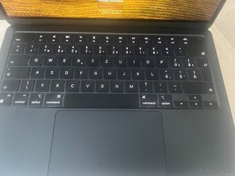 ZARUKA- Uplne novy MacBook Air 13.6, M2 cip, 256GB - 2