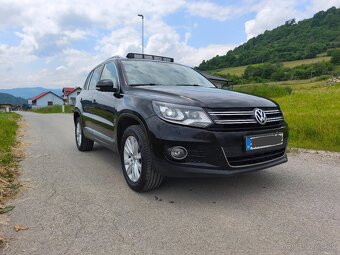 Volkswagen Tiguan 2.0 4x4 , Panoráma, Koža, DSG - 2
