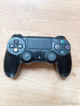 Predám PlayStation 4 Slim s ovladačom. - 2