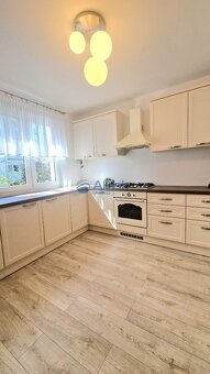 Na predaj: Priestranný 3-izbový byt s bonusovým priestorom v - 2