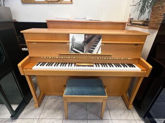 Anglická Yamaha P110N v záruce, včetně klavírní židle. - 2