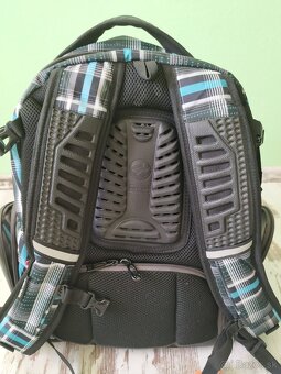 Predám anatomický značkový batoh Wizzard - 2