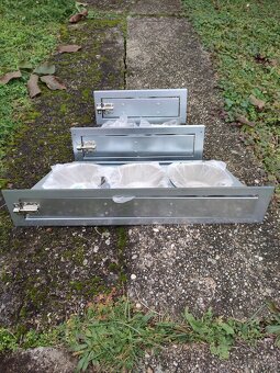 Kŕmne pulty otočné zinkované - 2