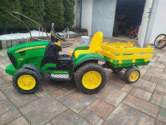 John Deer elektrický traktor s vlečkou - 2