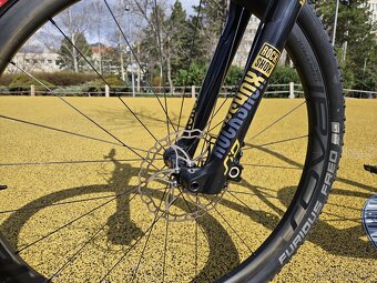 ultra lahky Scott scale RC 900 sl 8.3kg s pedalmi - 2