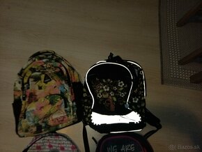 Ruksaky predám za 3e,5e,a10e, všetko za 20€ - 2