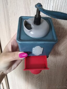 Retro mlynček na koreniny - 2