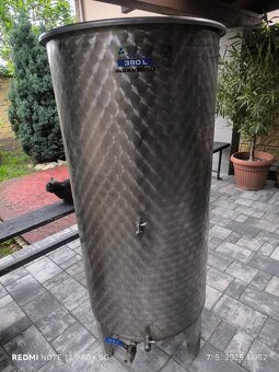 Predám nerezový 380 l sud s plavákom. - 2