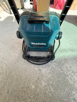 Makita svetlo DML805 - 2