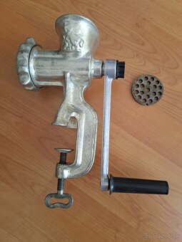 Retro mlyncek na maso - 2
