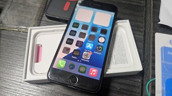 Apple iPhone SE 2020 64GB tmavý + obaly - 2