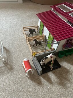 Stajňa Schleich - 2