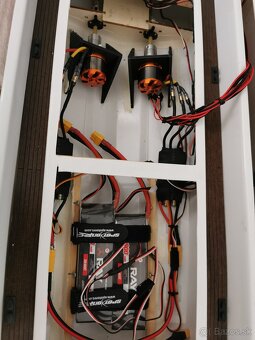 Napredaj RC Yachta - 2