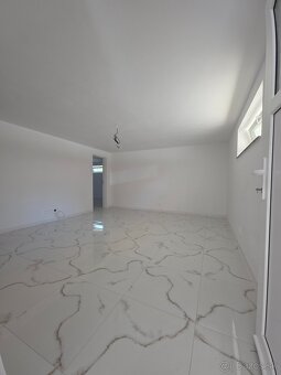 NA PREDAJ 2 IZBOVÝ BYT S PARKOVANÍM BRATISLAVA - 2