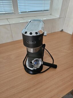 Predám pákový kávovar DeLonghi Dedica EC685 - 2