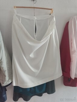 Biely sukňový kostým. - 2