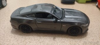Lexus 1/18 ford Mustang 1/24 - 2