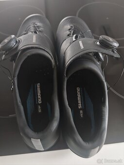 Tretry Shimano RC7 - 2