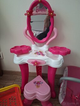 BARBIE kozmetický stolík + 2 darčeky - 2