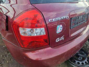 Kia Cerato hatchback zadné lavé svetlo - 2
