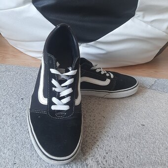 Predám chlapčenské , dievčenské tenisky veľ 40,5cm - 2